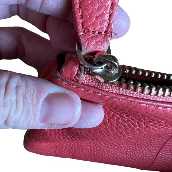 HANDBAG BUTLER Mighty Purse Pink Leather Wristlet w/ Charger NEEDS BATTERY - Picture 4 of 8